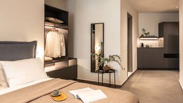 1 bedroom, desk, iron/ironing board, WiFi (free)