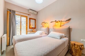 2 bedrooms, iron/ironing board, travel cot, bed sheets - Kefalonia Apt in Gaios (Gaios)