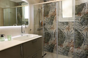 Shower, hair dryer, towels - Fili's Central Spot A (Volos)