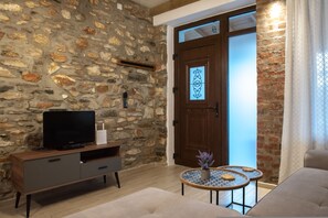 TV - The  Lake House  Angeliki (Kanalia)