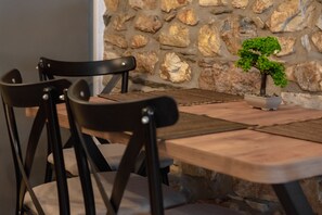 Dining - The  Lake House  Angeliki (Kanalia)