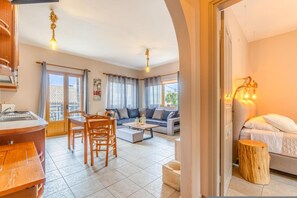 TV, books, stereo - Zante Apt in Gaios with 1 bedrooms and 1 bathrooms (Gaios)