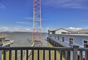 Property grounds - Waterfront Astoria Condo on Pier with Balcony (Astoria)