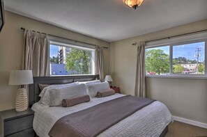1 bedroom, desk, iron/ironing board, WiFi