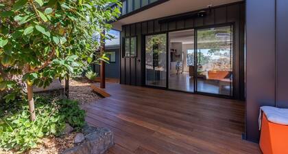 Sun Kissed - Studio Apartment