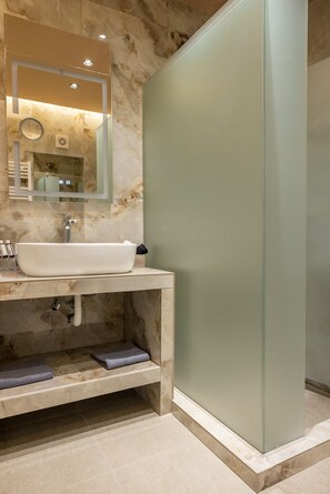 Shower, hair dryer, towels - Trikala Mall Suites 2nd Floor Suite Number 23 (Trikala)