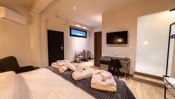 1 bedroom, travel cot, free WiFi, bed sheets
