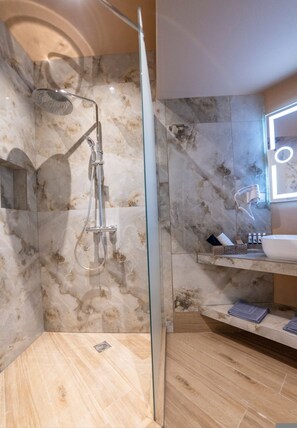 Shower, hair dryer, towels - Trikala Mall Suites 1st Floor Suite Number 12 (Trikala)