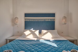 2 bedrooms, iron/ironing board, travel cot, bed sheets - Villa Thalia  Periyali (Zakynthos)