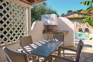 Outdoor dining - Villa Hera  Periyali (Zakynthos)
