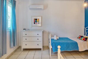2 sovrum, strykjärn/strykbräda, resesäng och sängkläder
