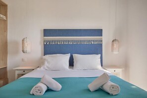 2 bedrooms, iron/ironing board, travel cot, bed sheets - Villa Artemis Periyali (Zakynthos)