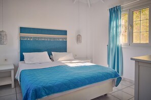 2 bedrooms, iron/ironing board, travel cot, bed sheets - Villa Cleo  Periyali (Zakynthos)