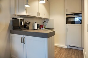 Fridge, coffee/tea maker, toaster, cookware/dishes/utensils - Vrbo Property (Sylt)