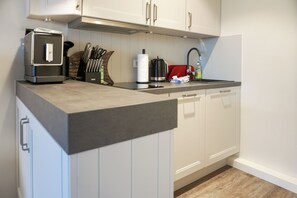 Fridge, coffee/tea maker, toaster, cookware/dishes/utensils - Vrbo Property (Sylt)