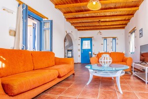 TV, fireplace, offices - Villa Ioanna for 10 - AllParos Villas (Paros)