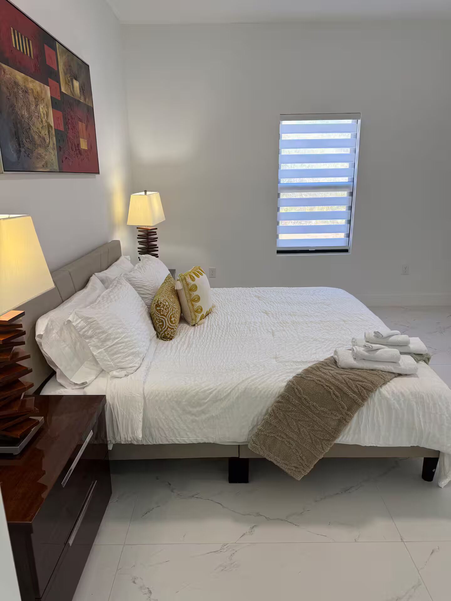 アイロン / アイロン台、WiFi (無料)、ベッドシーツ