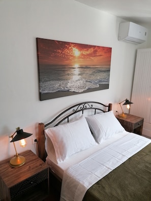 1 bedroom, iron/ironing board, free WiFi, bed sheets - Stephany's Skyline Studio (Paros)