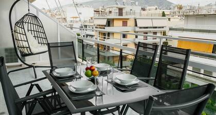 Spacious seaside flat at alimos