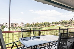 تناول الطعام بالخارج