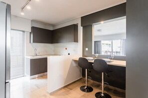 Private kitchen - Spacious and sunlit seaside flat (Alimos)