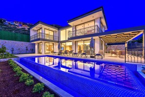 Pool - Villa Etoo in Yeşilköy Mahallesi (Yeşilköy Mahallesi)