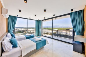 3 bedrooms, desk, iron/ironing board, travel cot - Villa Maranga in Kalkan (Kalkan)