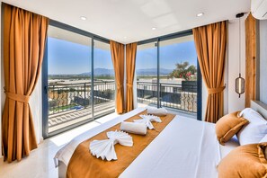 3 bedrooms, desk, iron/ironing board, travel cot - Villa Maranga in Kalkan (Kalkan)