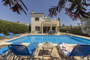 Unclassified image, 4 of 41, button - Villa Tsikkos Pende in Argaka (Argaka)