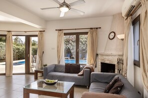 Living area - Villa Tsikkos Pende in Argaka (Argaka)