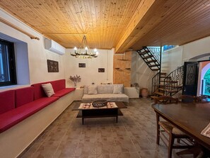 TV - Kansoneta-Traditional Mansion in Gastouri Village (Achilleio)