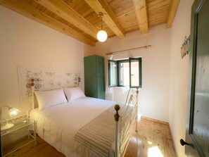 3 bedrooms, iron/ironing board, travel cot, free WiFi - Kansoneta-Traditional Mansion in Gastouri Village (Achilleio)