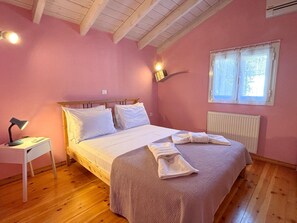 2 bedrooms, desk, free WiFi, bed sheets - Ourano -Gastouri Village Center (Achilleio)