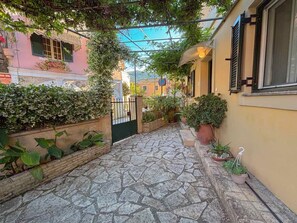Property grounds - Ourano -Gastouri Village Center (Achilleio)