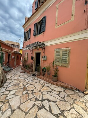 Exterior detail - Vilia Port House- Corfu Centre (Kerkira)
