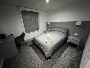 Desk, laptop workspace, free WiFi - Waverley Beach Hotel (Blackpool)