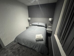 Desk, laptop workspace, free WiFi - Waverley Beach Hotel (Blackpool)