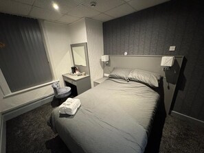 Desk, laptop workspace, free WiFi - Waverley Beach Hotel (Blackpool)