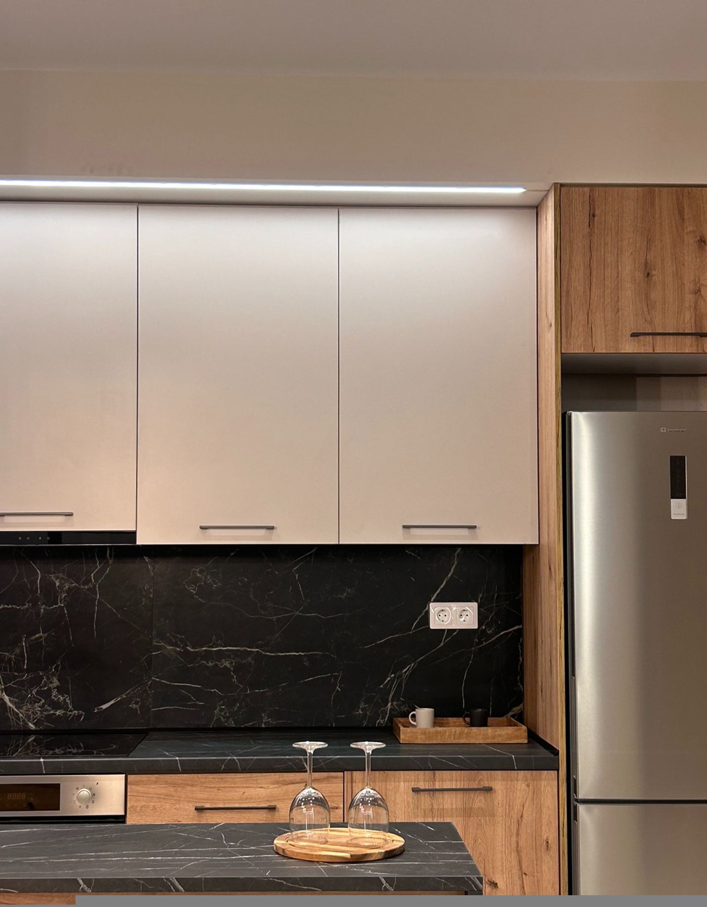 Fridge, oven, coffee/tea maker, toaster