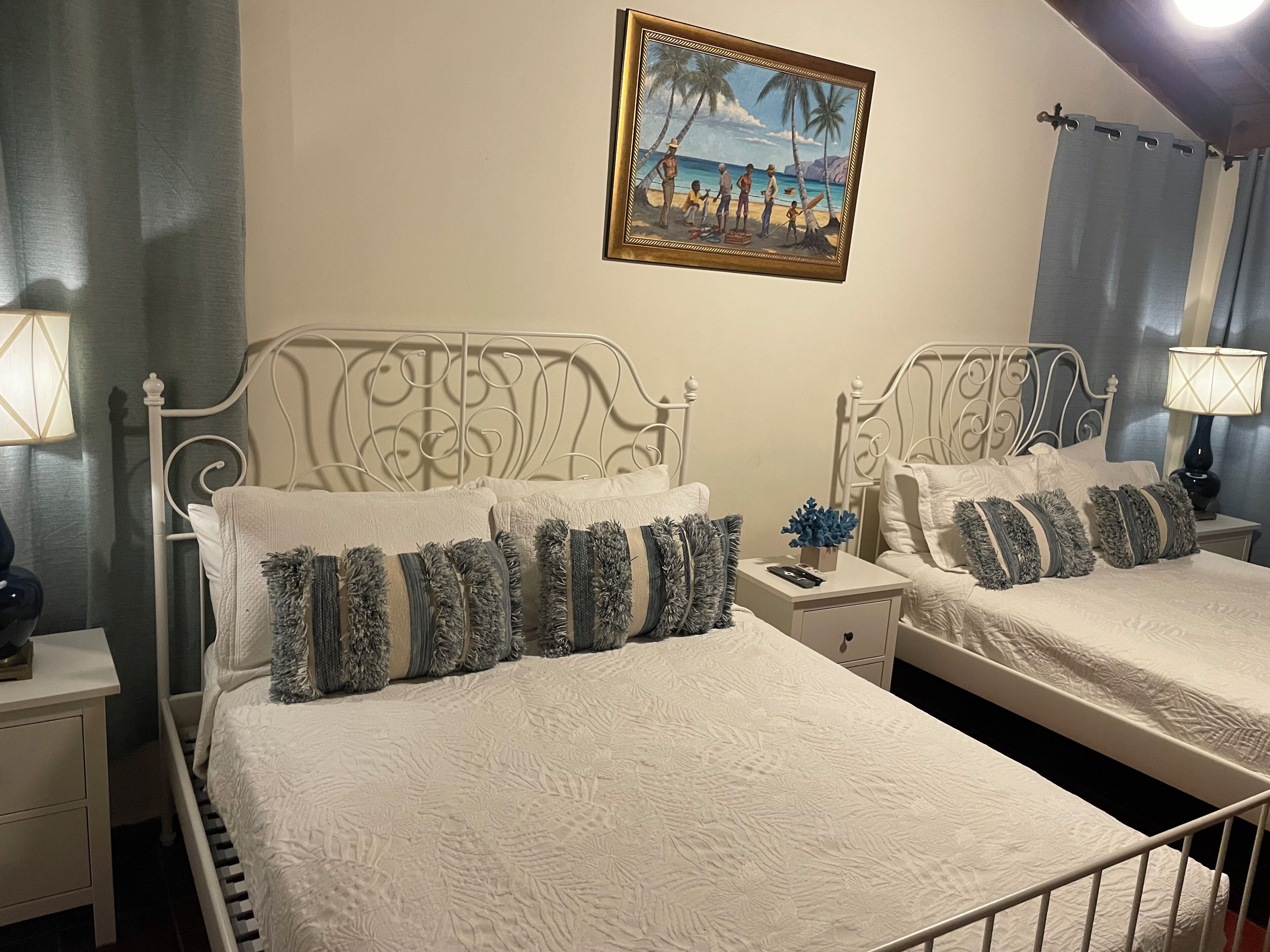 4 bedrooms, iron/ironing board, WiFi, bed sheets