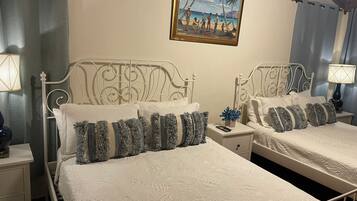 4 bedrooms, iron/ironing board, WiFi, bed sheets