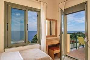 3 bedrooms, iron/ironing board, bed sheets - Villa Dinos with swimming pool (Kefallonia)