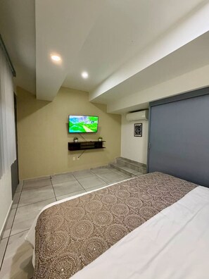 Desk, iron/ironing board, WiFi, bed sheets