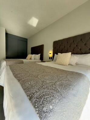 Desk, iron/ironing board, WiFi, bed sheets