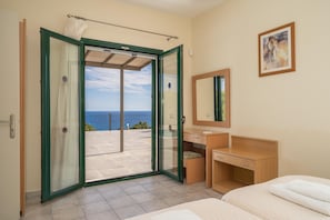 3 bedrooms, iron/ironing board, bed sheets - Villa Niki with swimming pool (Kefallonia)