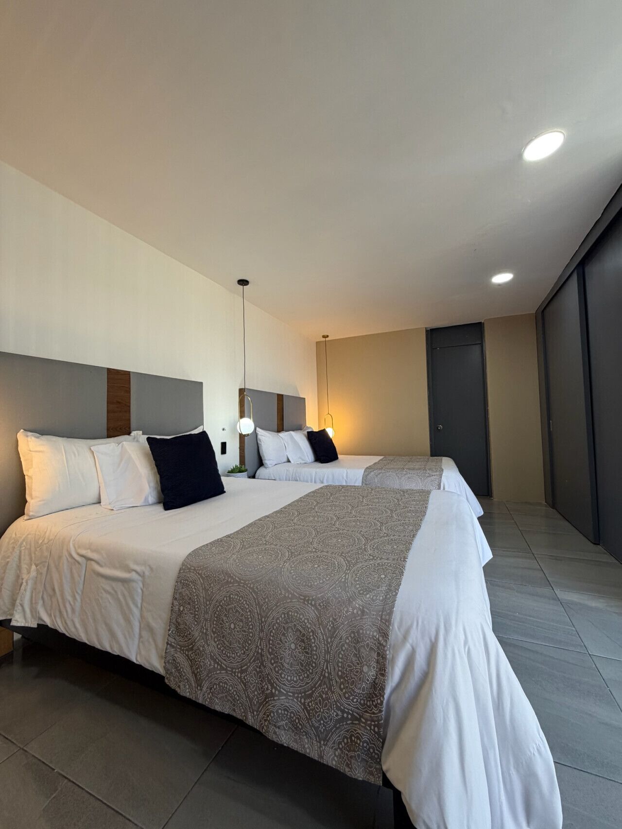 1 bedroom, desk, iron/ironing board, WiFi