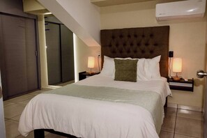 Desk, iron/ironing board, WiFi, bed sheets