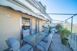 Outdoor dining - City Center Apartment Project by Cretan Houses (Iraklio)