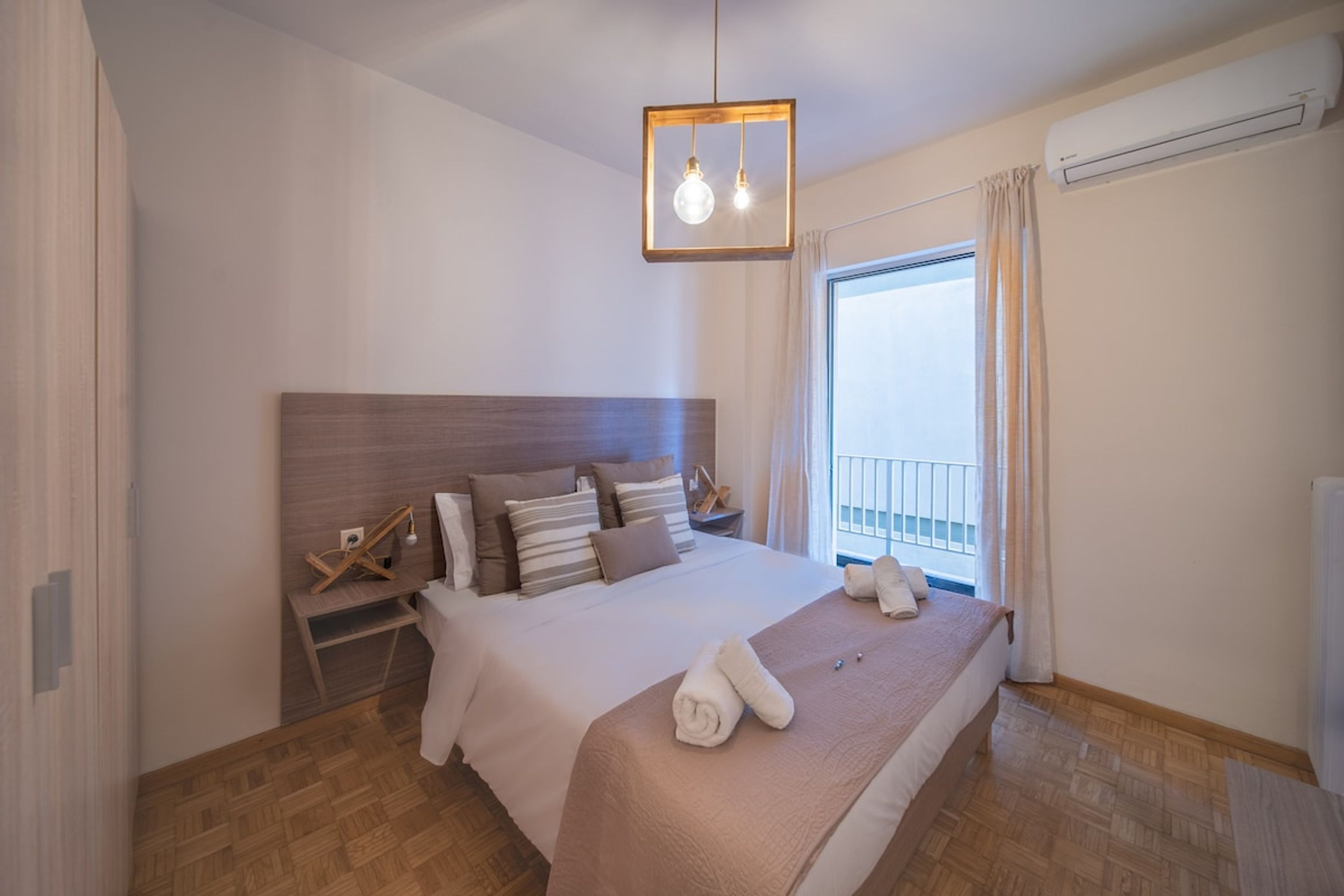 2 bedrooms, desk, iron/ironing board, travel cot