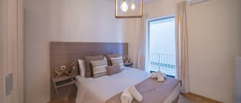 2 bedrooms, desk, iron/ironing board, travel cot